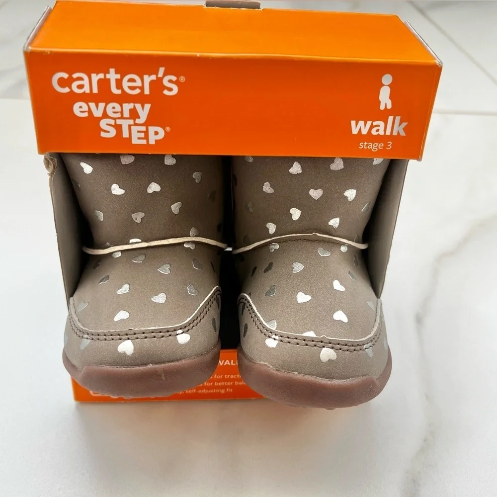 (NWT) Carter's Stage 3 Walker Shoes Gray Silver Hearts Baby Size 4 (12-18 Month)